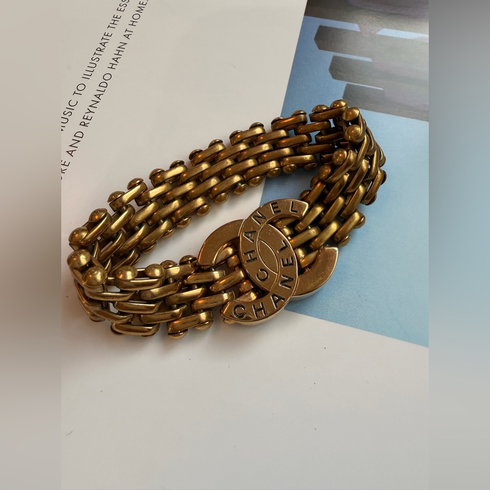 24K gold plated CHANEL vintage bracelet 1998